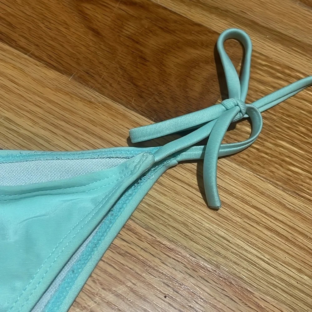 Women Junior Blue Swim Bottoms Small Gently Used - Picture 3 of 3
